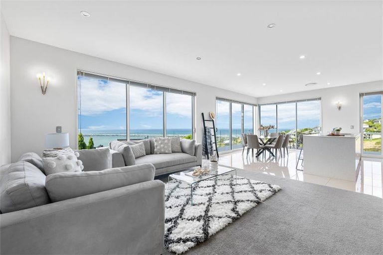 Photo of property in 4 Law Lane, Mount Pleasant, Christchurch, 8081