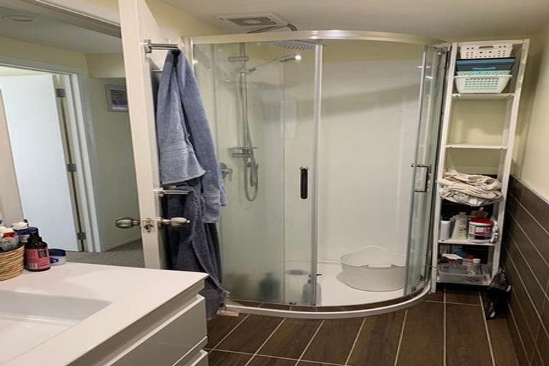 Photo of property in 4 Easton Park Parade, Glenfield, Auckland, 0629