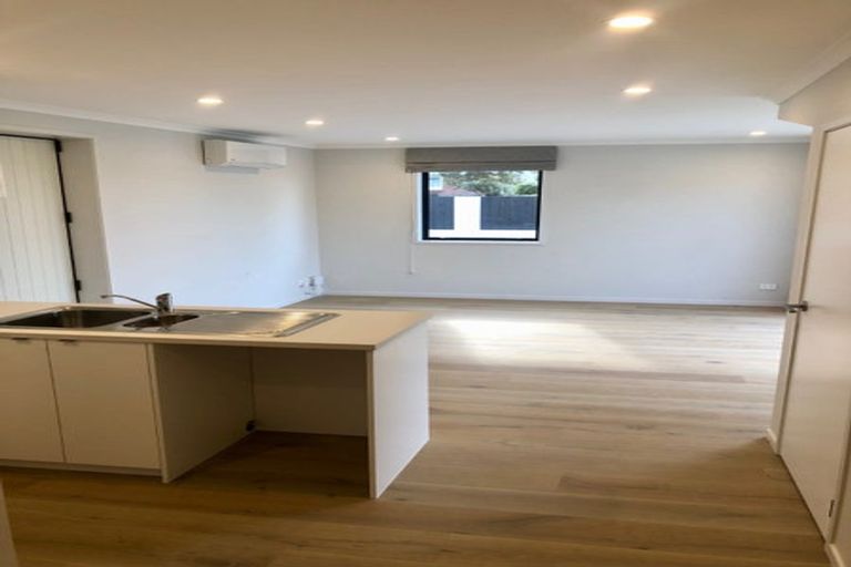 Photo of property in 2 Patariki Way, Beach Haven, Auckland, 0626