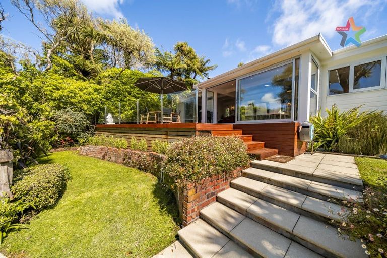Photo of property in 100 Korokoro Road, Korokoro, Lower Hutt, 5012