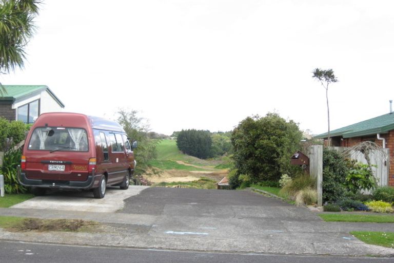 Photo of property in 13a Ballantrae Place, Highlands Park, New Plymouth, 4312