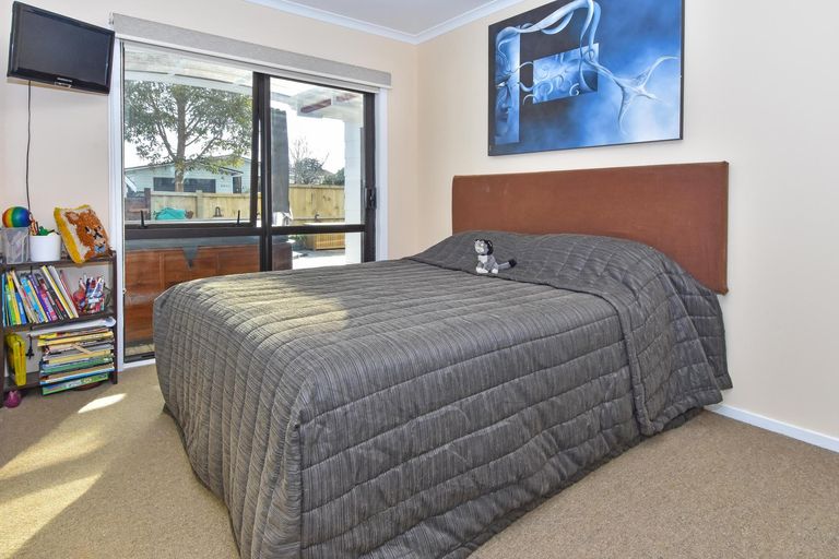 Photo of property in 83 St Annes Crescent, Wattle Downs, Auckland, 2103