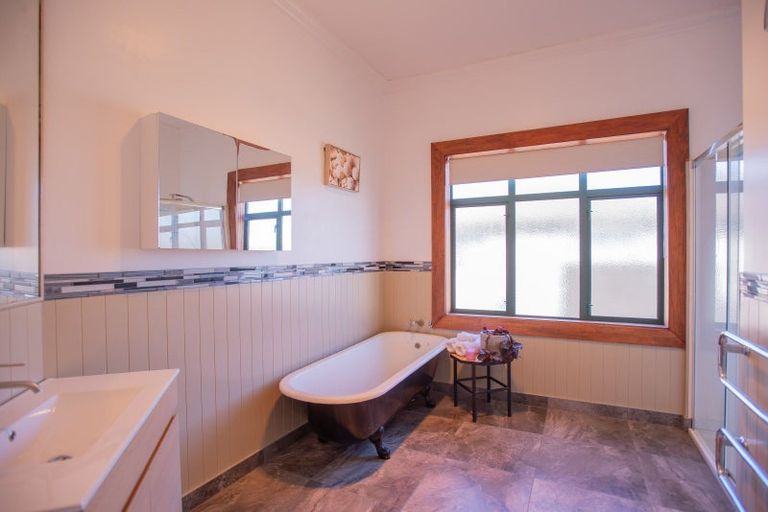 Photo of property in 18 Albert Street, Winton, 9720