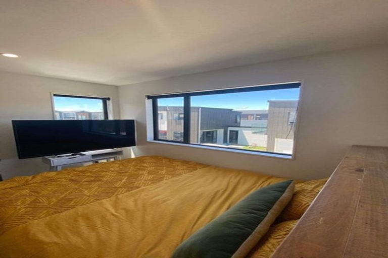 Photo of property in 10 Parahau Road, Papakura, 2110