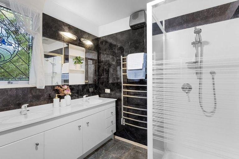 Photo of property in 214 Dyers Pass Road, Cashmere, Christchurch, 8022