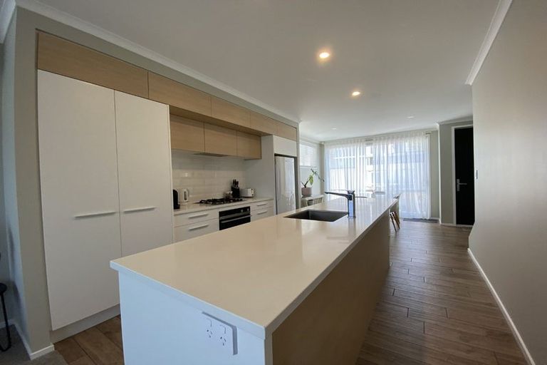 Photo of property in 79 Karepiro Drive, Stanmore Bay, Whangaparaoa, 0932