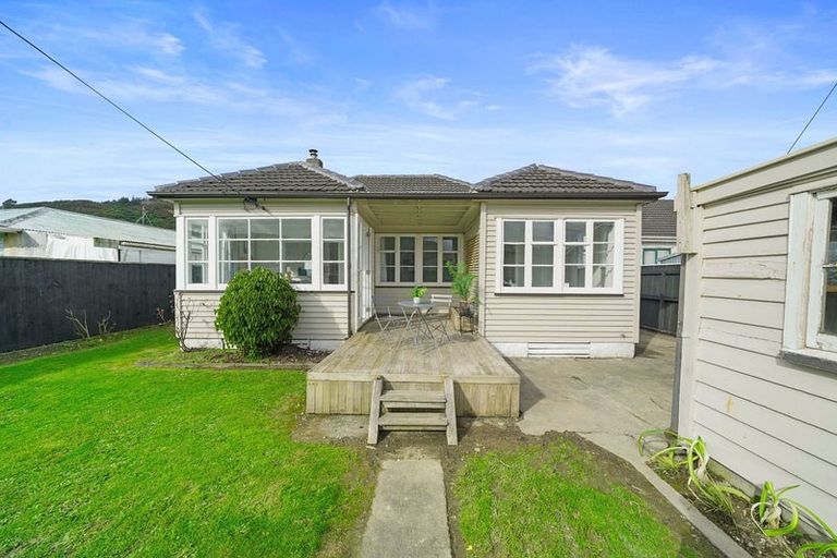 Photo of property in 17 Petherick Street, Taita, Lower Hutt, 5011