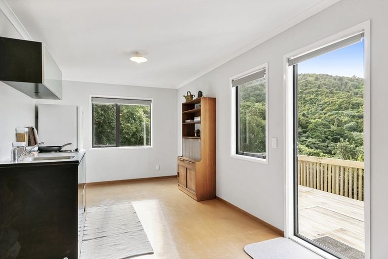 Photo of property in 16 Ramphal Terrace, Khandallah, Wellington, 6035