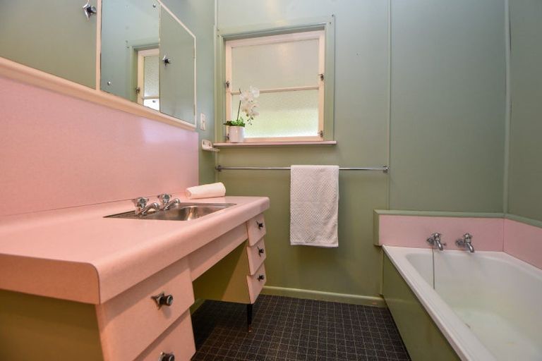 Photo of property in 50 Kent Street, Carterton, 5713