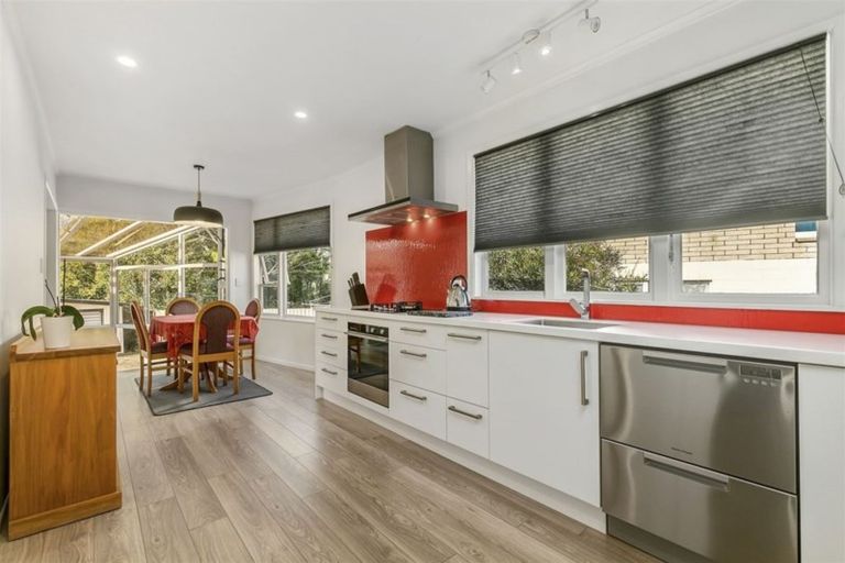 Photo of property in 56 Divich Avenue, Te Atatu South, Auckland, 0610