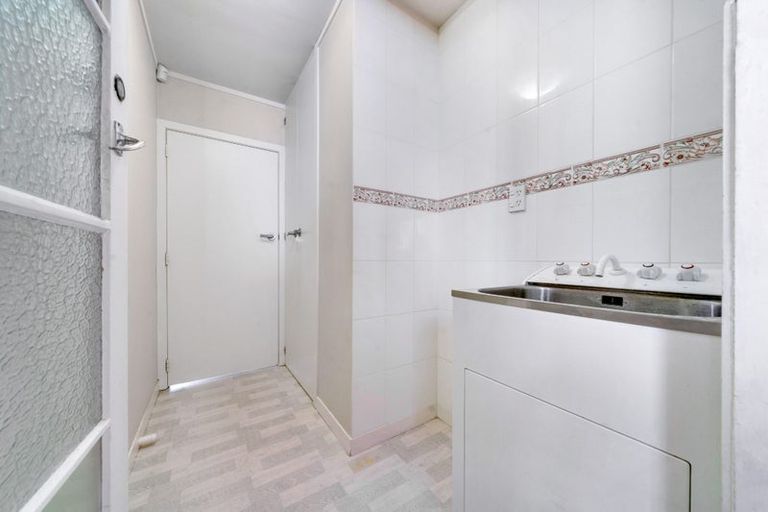 Photo of property in 39 Sunnyside Road, Sunnyvale, Auckland, 0612