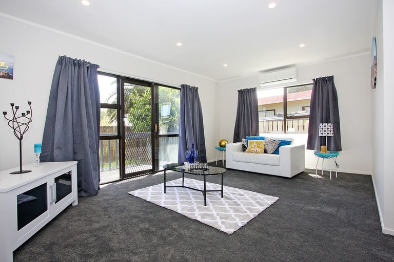 Photo of property in 1/6 Hatherley Place, Clendon Park, Auckland, 2103