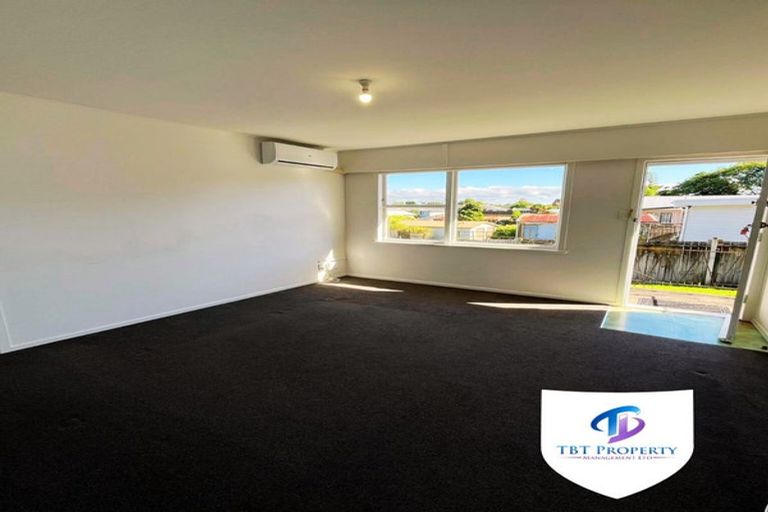 Photo of property in 2/16 Blacklock Avenue, Henderson, Auckland, 0612