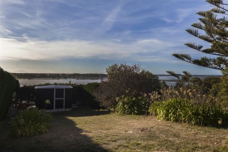 Photo of property in 32 The Brae, Mount Pleasant, Christchurch, 8081