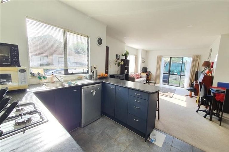 Photo of property in 1/520 Don Buck Road, Westgate, Auckland, 0614