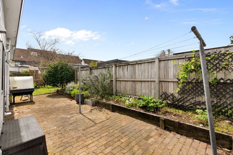 Photo of property in 80b Aviemore Drive, Highland Park, Auckland, 2010