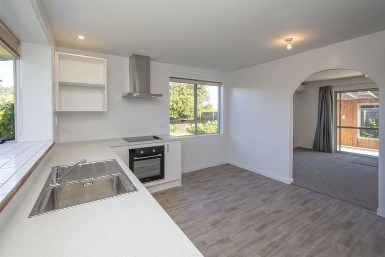 Photo of property in 2/5 Chilton Drive, Mairehau, Christchurch, 8052