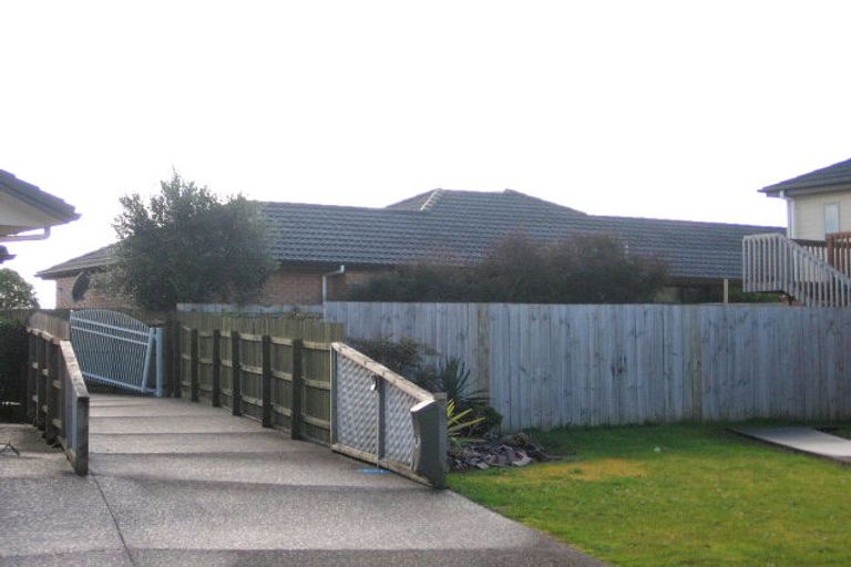 Photo of property in 16 Attymon Lane, East Tamaki, Auckland, 2016