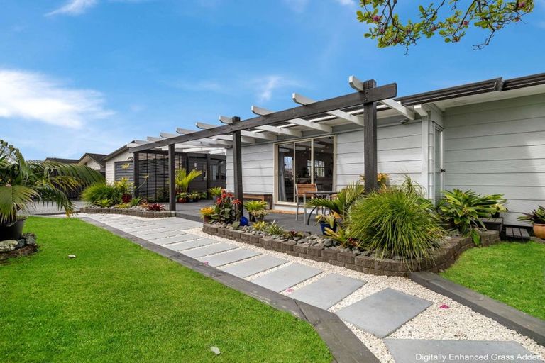 Photo of property in 2/1 Woodside Road, Massey, Auckland, 0614