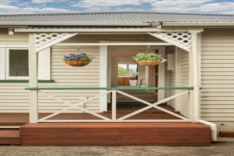 Photo of property in 294 Great North Road, Henderson, Auckland, 0612