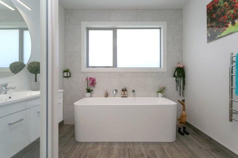 Photo of property in 32 Wai Terrace, Wharewaka, Taupo, 3330