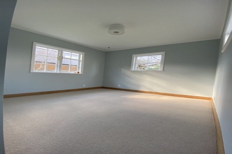 Photo of property in 20 Airlie Road, Plimmerton, Porirua, 5026