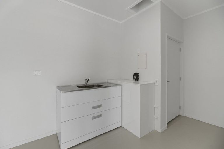 Photo of property in 96 Eliot Street, New Plymouth, 4310