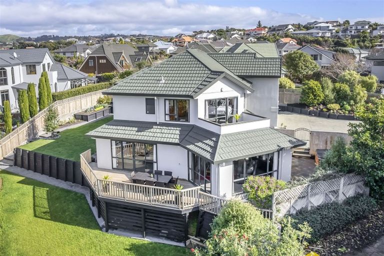 Photo of property in 22 Lanyon Place, Whitby, Porirua, 5024