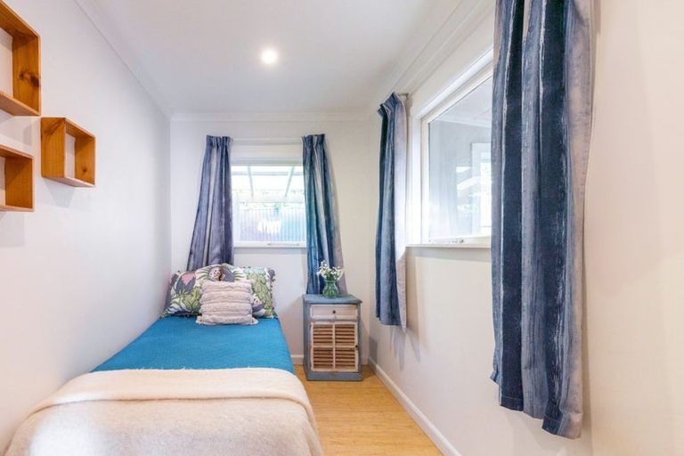 Photo of property in 90 Gillies Crescent, Waimarama, Havelock North, 4294