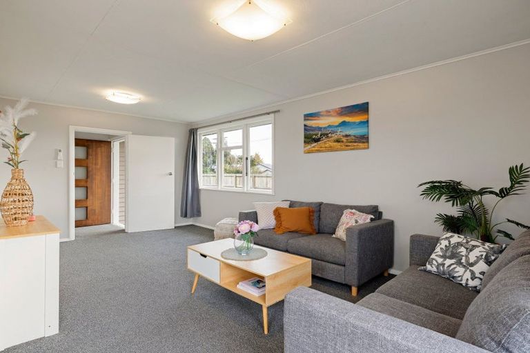 Photo of property in 2 Yeats Crescent, Fairfield, Hamilton, 3214