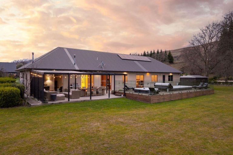 Photo of property in 4 Crawford Place, Lake Hayes, Queenstown, 9304