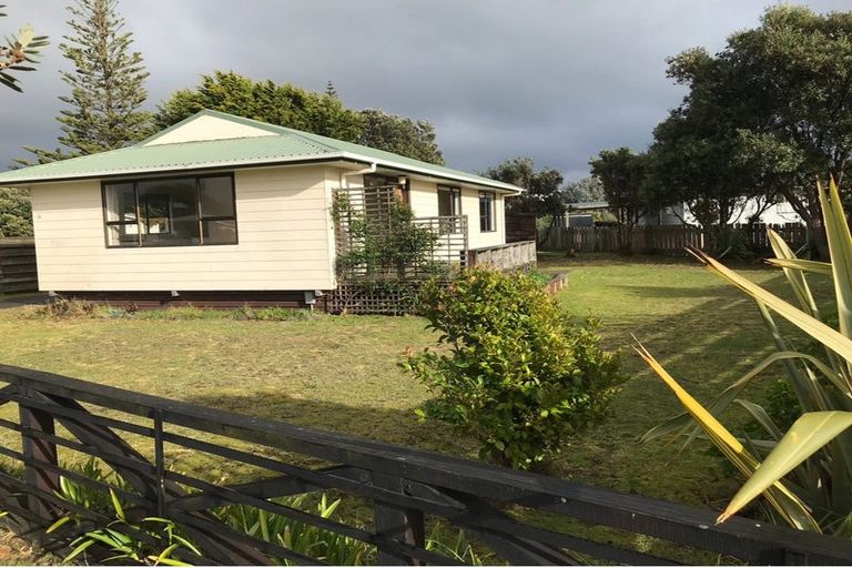 Photo of property in 18 Adrian Grove, Waikanae Beach, Waikanae, 5036