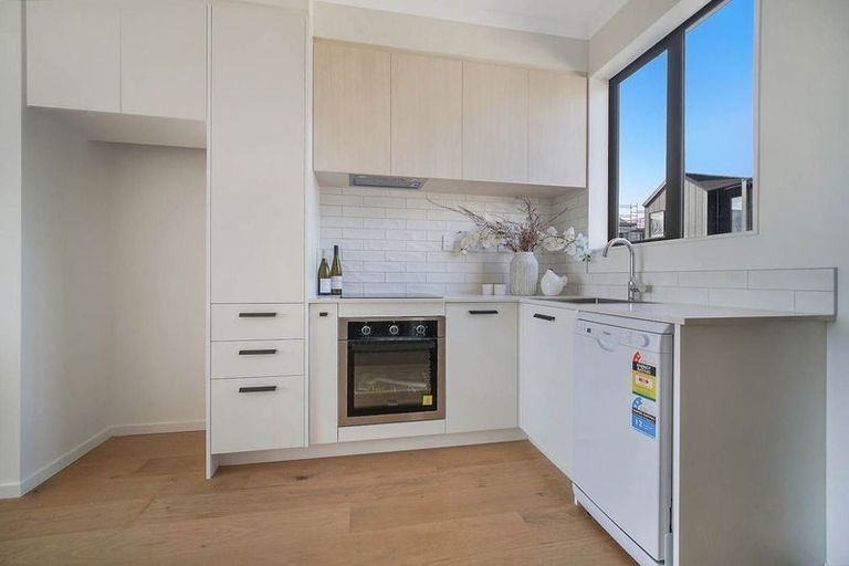 Photo of property in 87 Waipuhinui Way, Wiri, Auckland, 2104