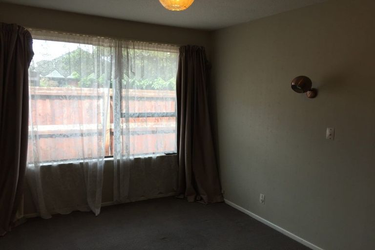 Photo of property in 2/23b Juniper Place, Burnside, Christchurch, 8053