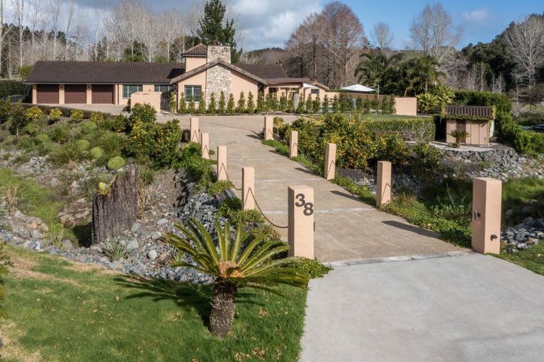 Photo of property in 38 Brownhill Road, Whitford, Manurewa, 2576