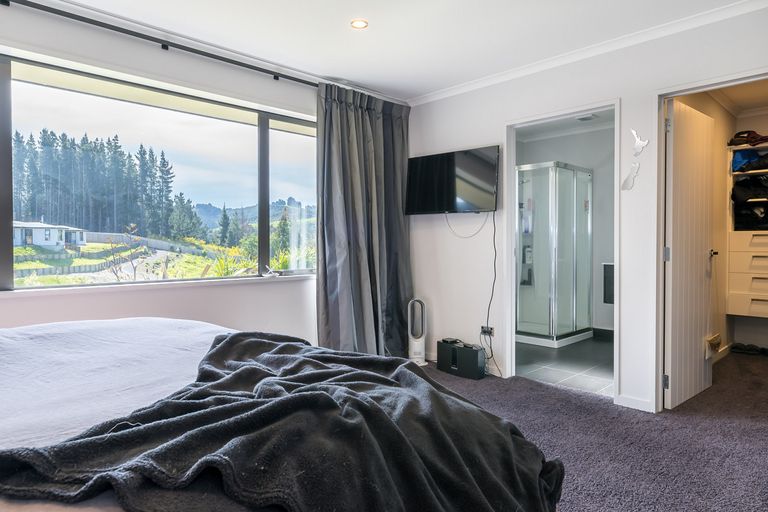 Photo of property in 71 Grandvista Drive, Green Island, Dunedin, 9018