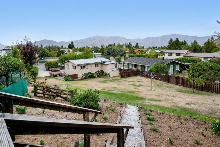 Photo of property in 32 Black Peak Road, Omarama, 9412