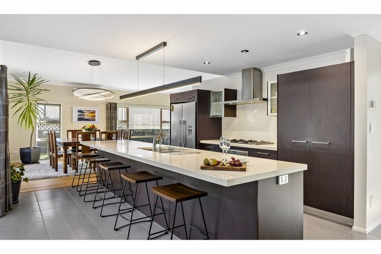 Photo of property in 14 Witton Place, Schnapper Rock, Auckland, 0632