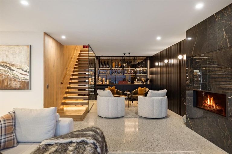 Photo of property in 10 Limerick Lane, Queenstown, 9300