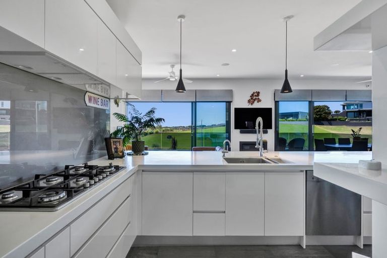 Photo of property in 15 Links Drive, Waiwhakaiho, New Plymouth, 4312