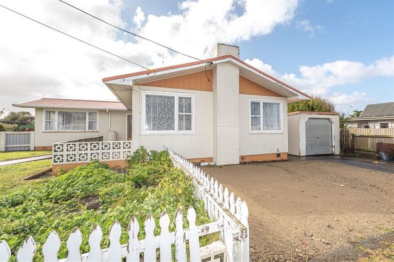 Photo of property in 10 Mosston Road, Castlecliff, Whanganui, 4501