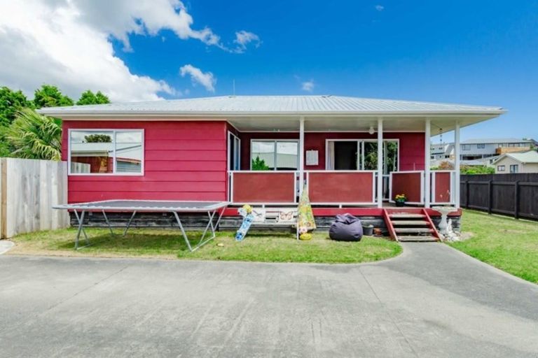 Photo of property in 96 Queens Road, Waikanae Beach, Waikanae, 5036