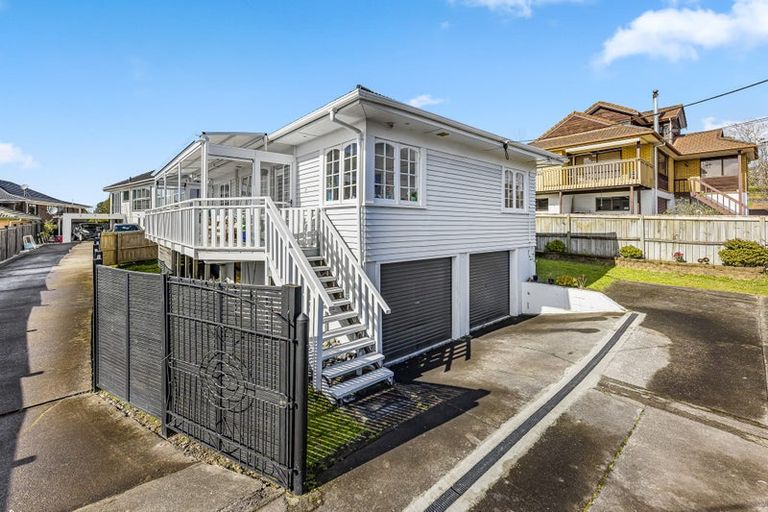 Photo of property in 4233 Great North Road, Glendene, Auckland, 0602
