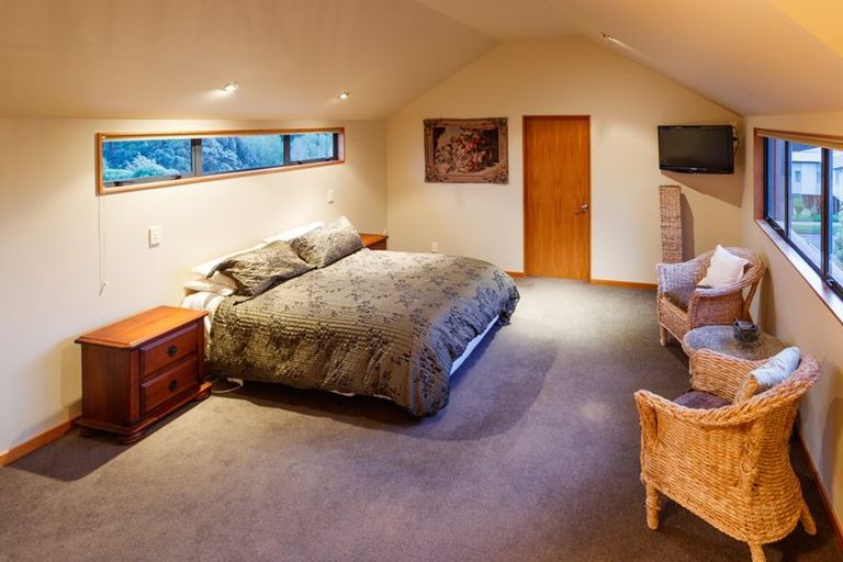 Photo of property in 33 Ruapehu Drive, Fitzherbert, Palmerston North, 4410