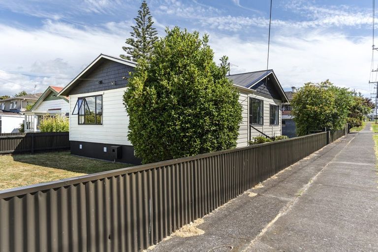 Photo of property in 29 Parris Street, Waitara, 4320