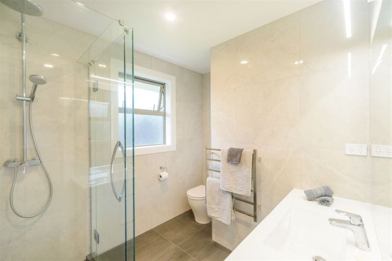 Photo of property in 102 Waterloo Crescent, Hokowhitu, Palmerston North, 4410