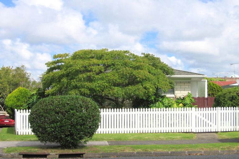 Photo of property in 1/10 Himalaya Drive, Half Moon Bay, Auckland, 2012