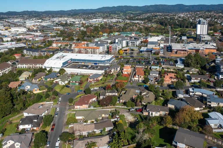 Photo of property in 16 Millstream Drive, Henderson, Auckland, 0610