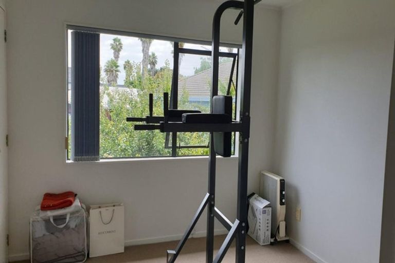 Photo of property in 7 St Lucia Place, Unsworth Heights, Auckland, 0632