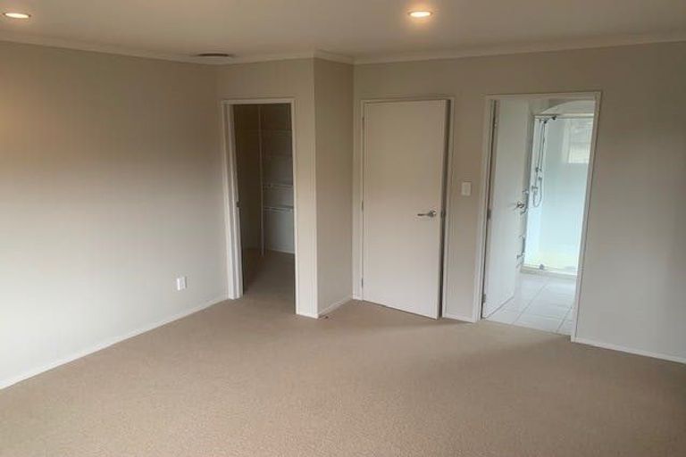 Photo of property in 28 Heidi Crescent, Flat Bush, Auckland, 2016